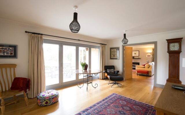 Stunning 5 Bed Garden Home - Oxford