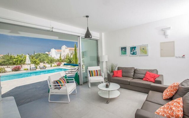 Villa Ochosto Helios - Beautiful 5 Bedroom Protaras Villa - Walking Distance to Fig Tree Bay Beach