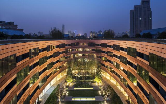 HUALUXE Shanghai Twelve at Hengshan