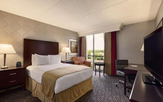 DoubleTree by Hilton Detroit - Dearborn