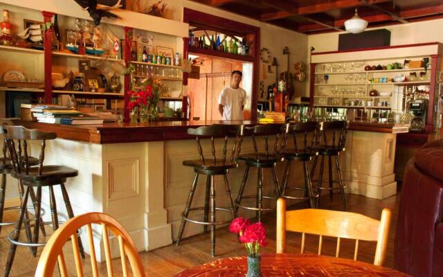 Port Albert Inn and Cottages