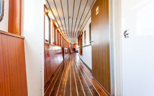 MS Birger Jarl - Hotel & Hostel