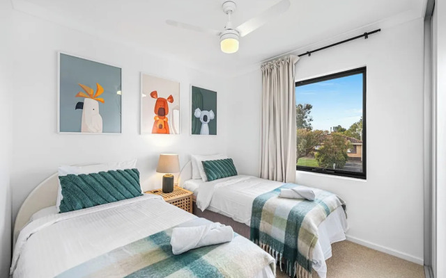 Stylish 2BR With Wi-fi 100 Mbps TV big 75 Inch