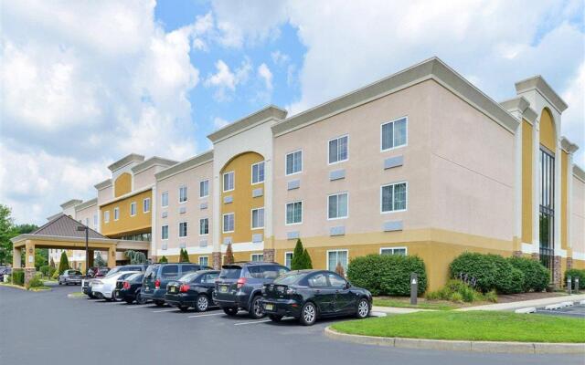 Quality Suites Tinton Falls