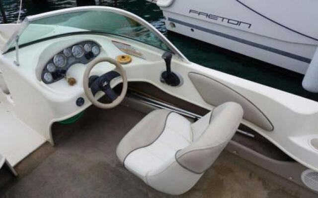 Jasmine Coral Jay Boutique Botel