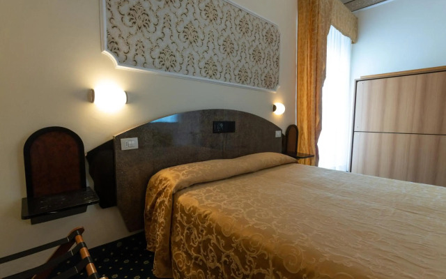 Hotel River