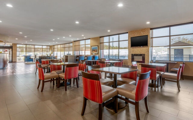 Quality Inn & Suites near Lake Eufaula