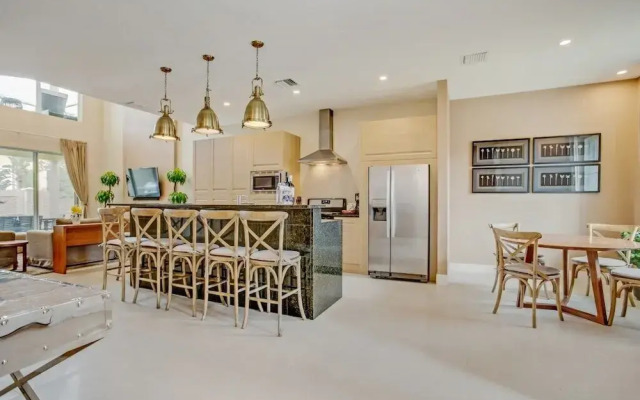 Amazing 3 Bedroom Magic Village Townhome 7607re