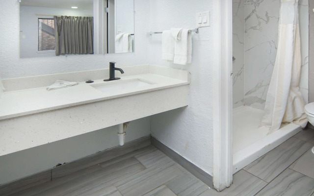 Motel 6 Red Oak, TX - Dallas