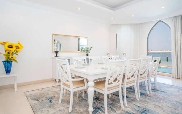 5BR Beach & pool villa in Palm
