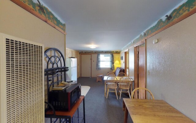Foothills Lodge and Cabins