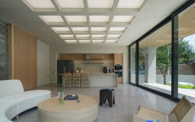 Xianju Chun and Qingxi Homestay