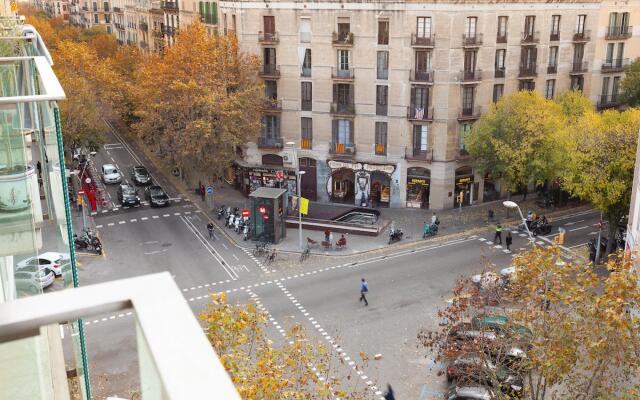 MARIA · Stylish 2 BR apartment with private roof terrace