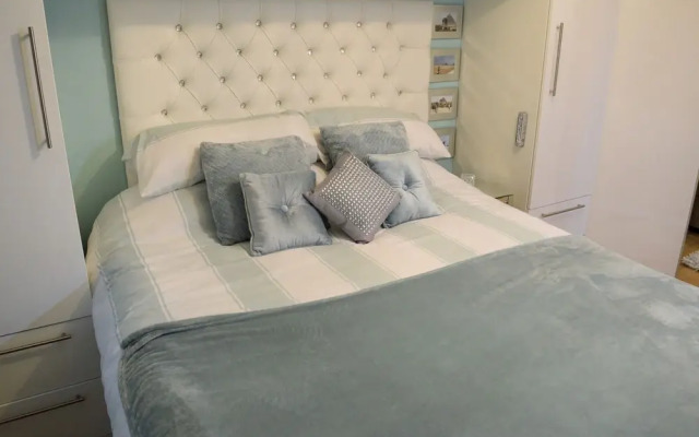 1 Bedroom Apartment in Vauxhall With a Balcony