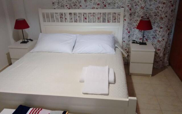 Tholos Bay Suites