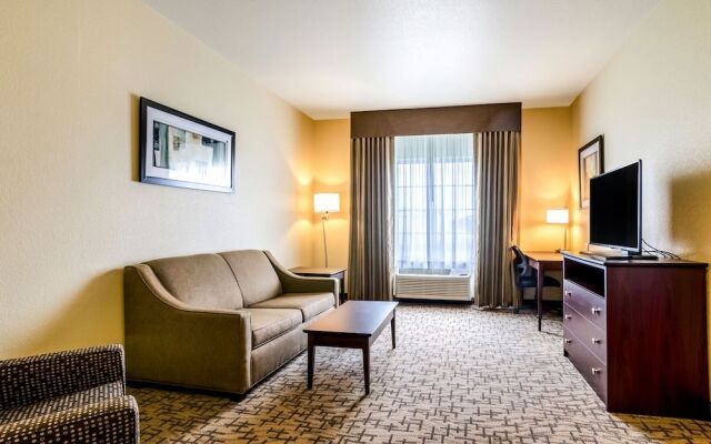 Cobblestone Hotel & Suites - McCook