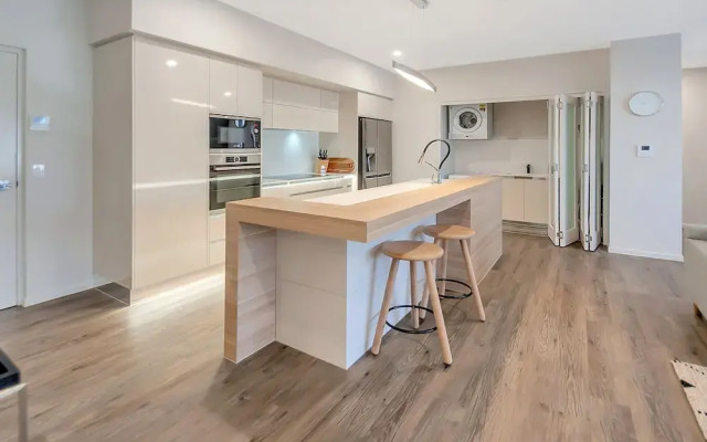 Superior Luxury Apartment in the City Life on Lake 19