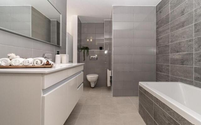 Deluxe 3 Bedrooms Flat in Residential Area