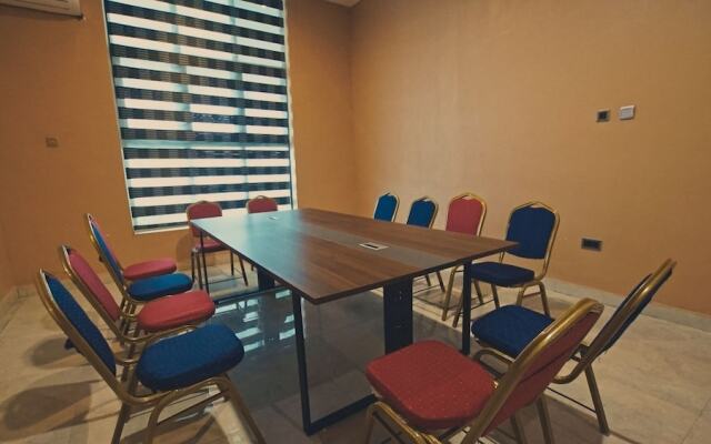 Candellux Imperial Hotel and Suites