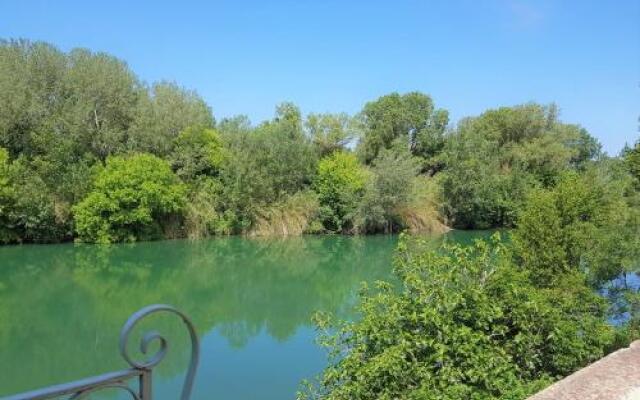 Gite face à la rivière -proche du pont du Gard-