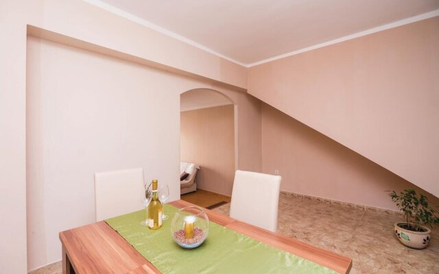 Awesome Home in Markov Rt With Wifi and 1 Bedrooms
