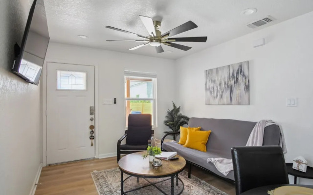 Your Amazing 3BR 2BA Downtown Delight