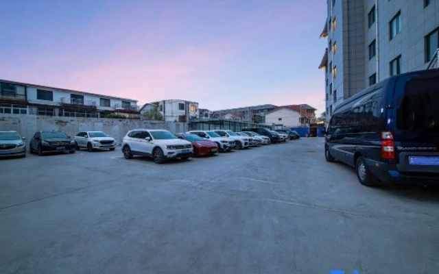 Haina Hotel (Long Live Mountain Wuxia City Qingming Shangheyuan Branch)