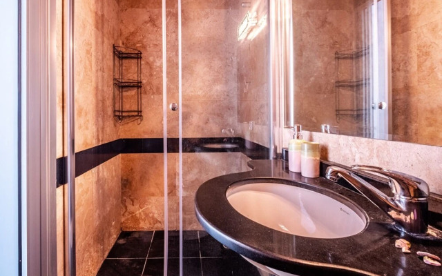 Authentic Flat With Excellent Location in Beyoglu