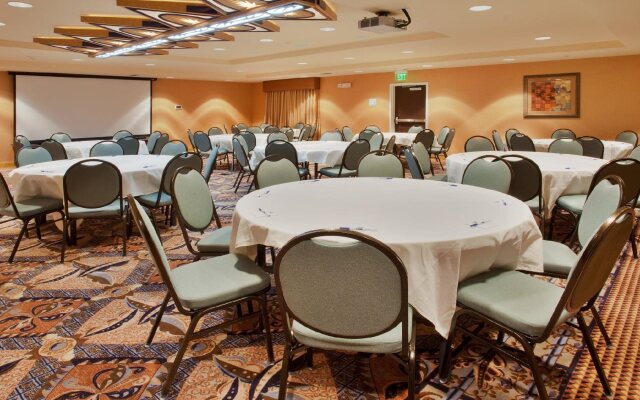 Holiday Inn Express & Suites Sacramento NE Cal Expo by IHG