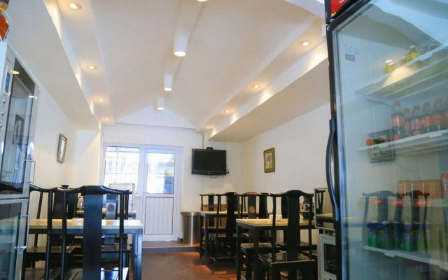 Huayi Hotel (Jinzhou Railway Station)