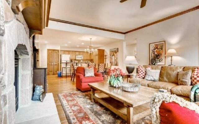 Luxury 3 Bedroom Mountain Vacation Rental in the Heart of Lionshead Village in Vail