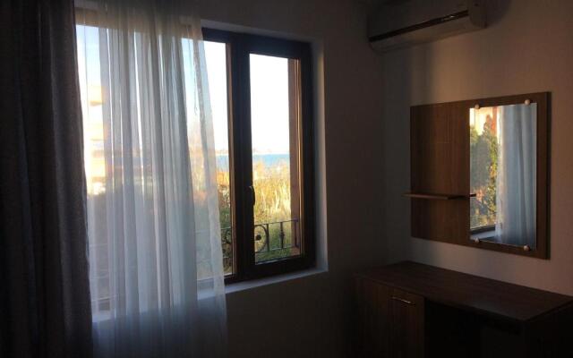 Villa Milagro Apartments