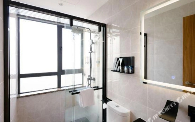 Elong ME Hotel (Xiamen University Shimao Twin Towers)