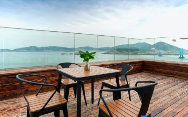 Yiyezhou Fisherman Gueshouse