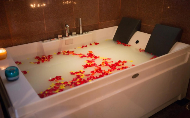 Diamond Bay Resort and Spa