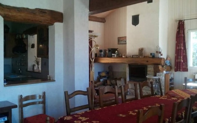 Nice Holiday Home With Swimming Pool and Enclosed Garden