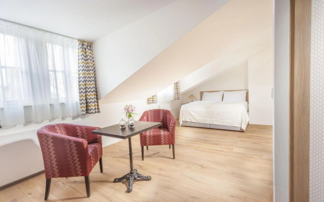 Hotel At the White Lily