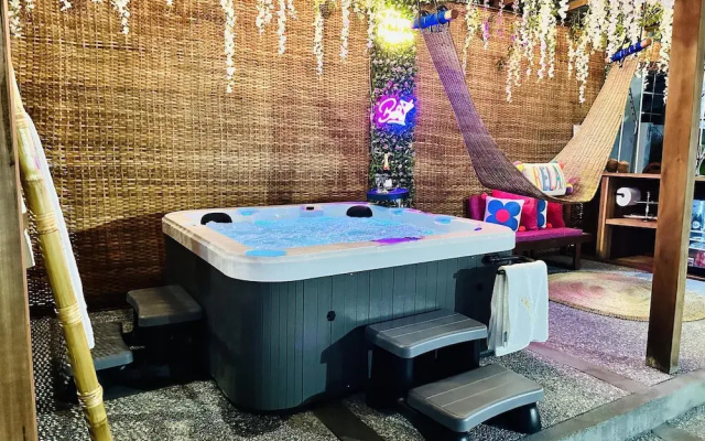 Luxurious Villa With Private Pool, Hot Tub and Bar