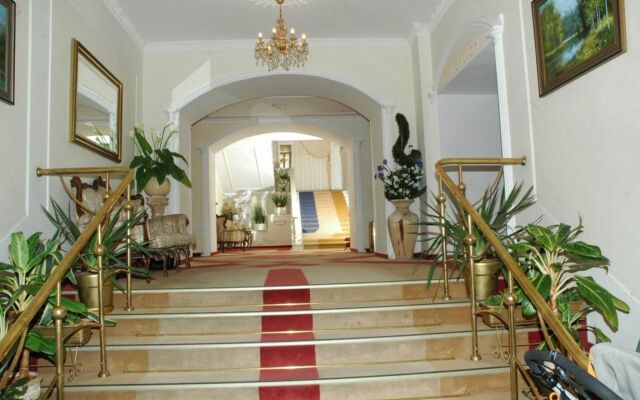 Grand Hotel