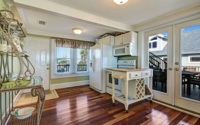 Rustic Ocean Front Cottage by RedAwning