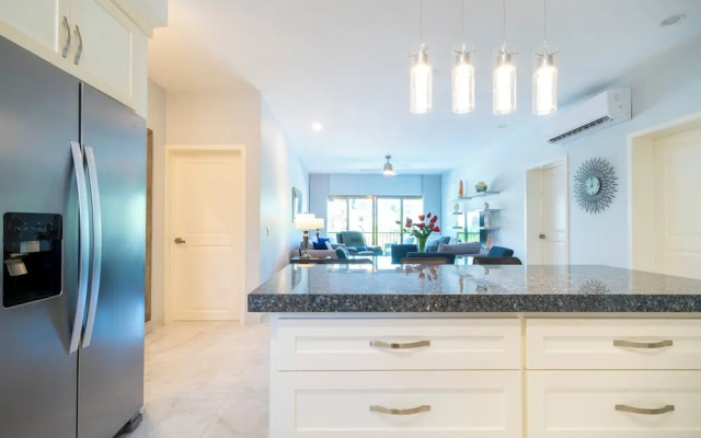 Luxury 2BR Condo with Pool - Paseo del Sol Playacar