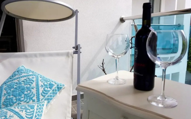 Oltremare apartment with large veranda for 6 people