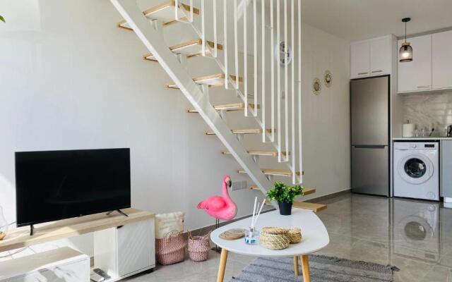 Pink Flamingo 1-BR apartment in Larnaca