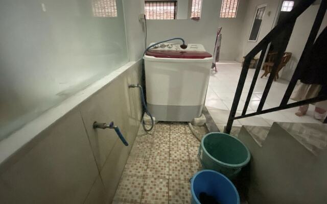 SPOT ON 91343 Kartika Guest House SyariahNearPantai Stres