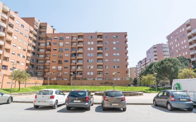 House and People - Martins Sarmento