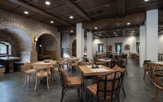 Castle Farmstay Hotel