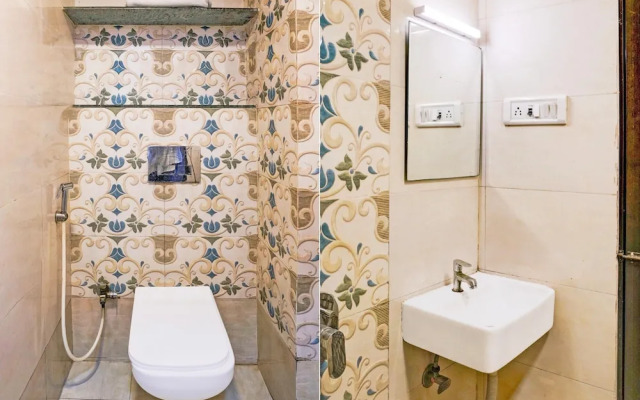 Cozy Deluxe Room Near Juhu Beach Mumbai