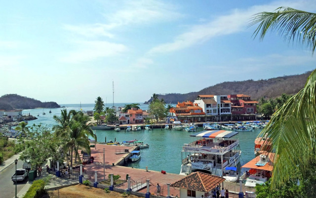 Canadian Resorts Huatulco