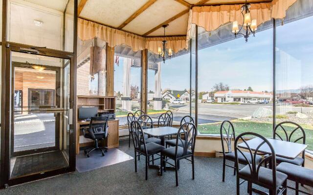 Econo Lodge Inn & Suites Kalispell - Glacier National Park Gateway