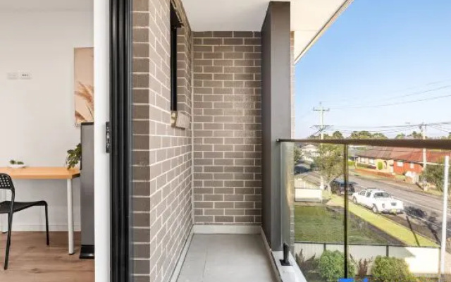 Tranquil Rooms – Quick Walk to Bus & Local Amenities – Balcony – Sydney